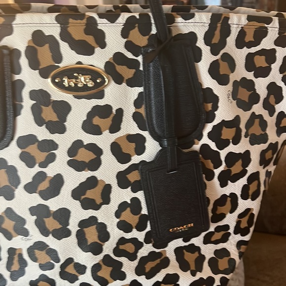Absolute gorgeous leopard print coach tote bag. - Picture 7 of 7